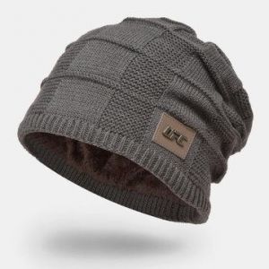 friendss מוכר בגדים ומכשירים אלקטרוניים Men Plus velvet Winter Outdoor Keep Warm Small Label Decoration Knitted Hat Beanie
